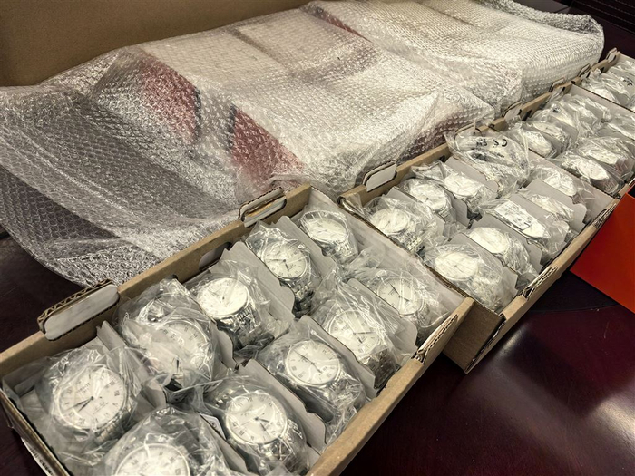 警方追回的涉案手表