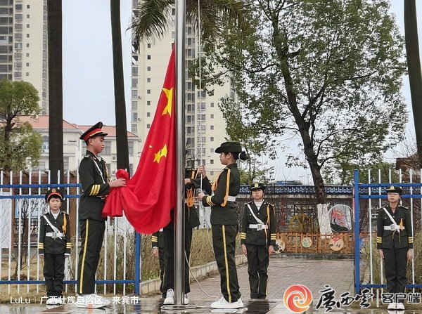 2月26日清晨,来宾市盛宾中学举行2024年春季学期