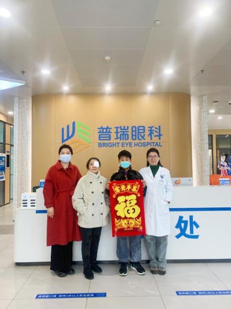 天津普瑞眼科医院|新年新视界,祖孙二人共同解除眼病困扰|天津|手术