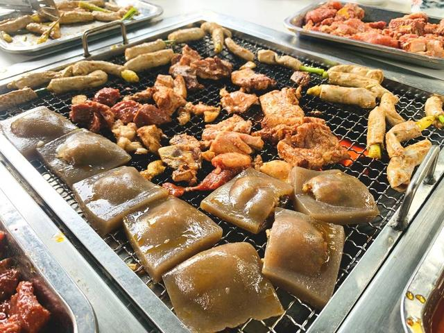 凉山火盆烧烤 廖毅摄