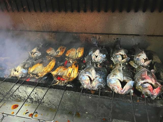 烤罗非鱼 廖毅摄