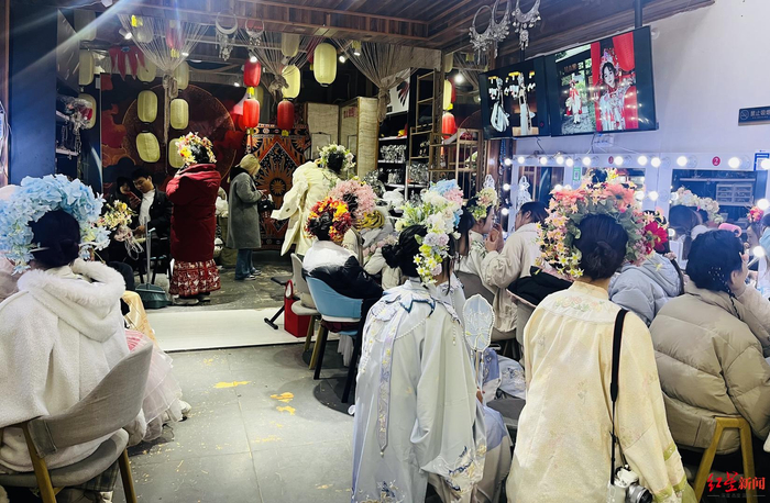 ▲市民妆造准备中