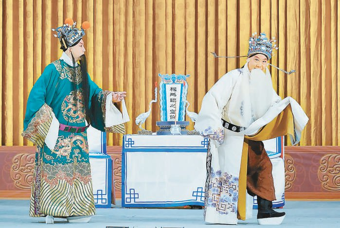 北京市河北梆子剧团王英会和天津河北梆子剧院王少华联袂演出《寇准》。本报记者 方非摄