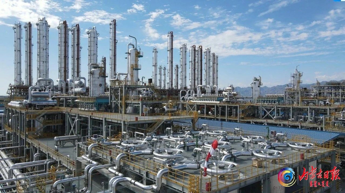 包头市新特硅材料有限公司10万吨高纯多晶硅项目。宫伟恩 摄