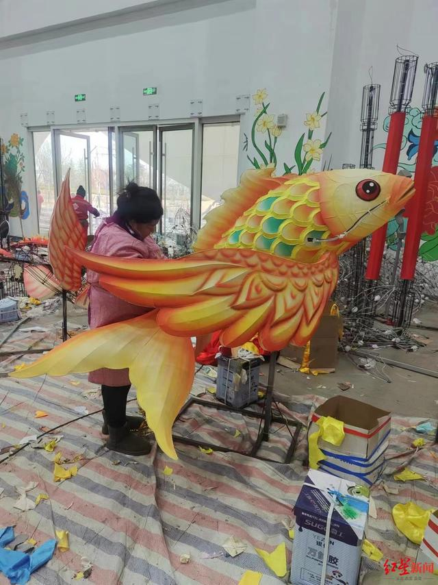 外地灯展制作现场。受访者供图