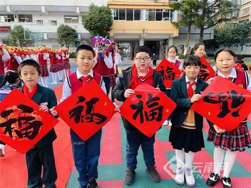 大观小学昆明市五华区外国语实验学校,学校设置了"击鼓鸣志""入校签到