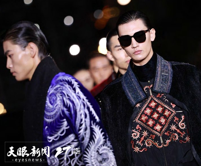 苗绣登上时装秀。 （劳伦斯·许/摄）