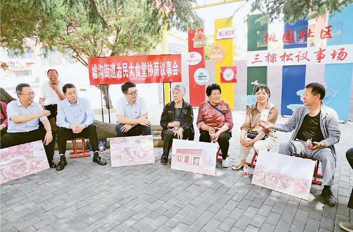 　　2023年6月2日，江苏省连云港市连云区政协工委在墟沟街道桃园社区举行“有事好商量”协商议事会。 人民图片 朱华南/摄