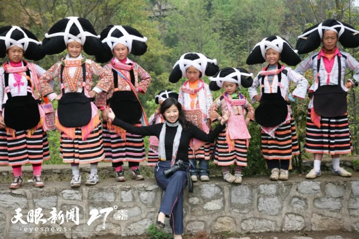 苗绣推广大使曾丽在苗族地区采风。 受访者供图