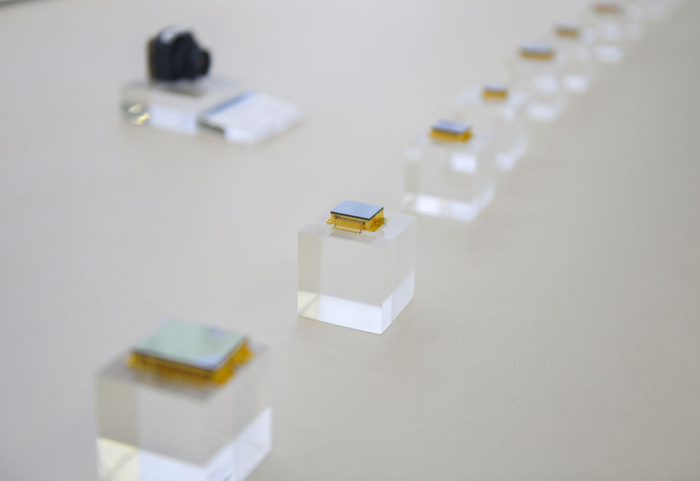 这是2月28日在武汉高德红外股份有限公司产品展厅内拍摄的展品。新华社记者 杜子璇 摄