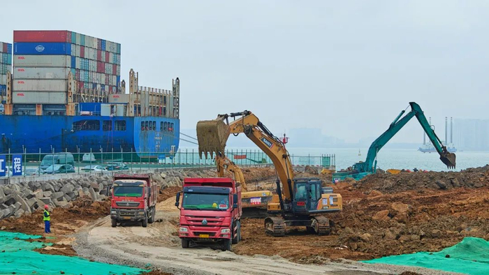 海南洋浦区域国际集装箱枢纽港扩建工程施工现场。海南日报记者 封烁 摄