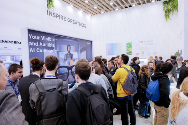 TCL光伏科技则携海外420W户用光伏组件和单相储能一体机亮相MWC 2024。