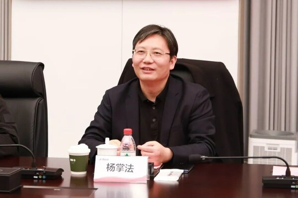 　绿城服务董事会主席杨掌法