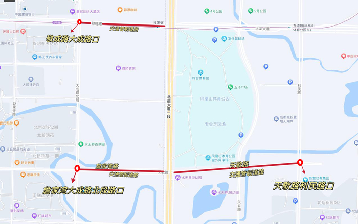 ▲敬成路大成路口等路口临时对车辆进行分流