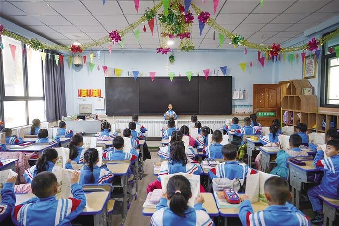 新学期新征程 西藏各地迎来花样"开学第一课"|小学|拉萨市|开学第一课