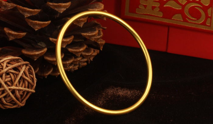 图为招福传家古法手镯。（图片由招商银行提供）