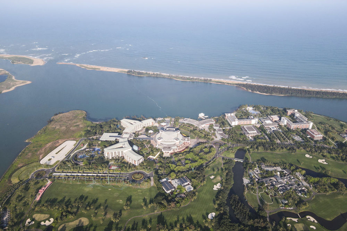 在海南省琼海市博鳌镇拍摄的博鳌亚洲论坛永久会址（无人机照片）。新华社记者 张丽芸 摄