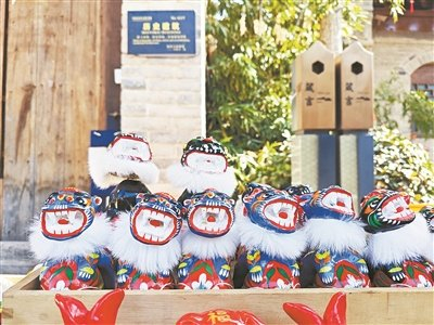 浚县“泥咕咕”。    本报记者 孙越摄