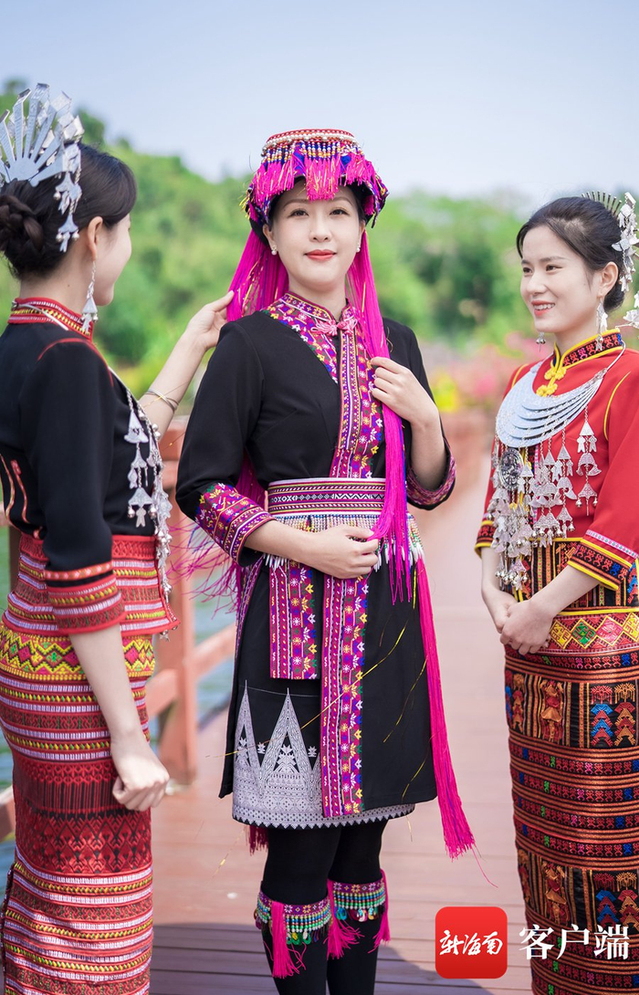 吕妍亲自出镜推介保亭，带网友“玩转”保亭。保亭黎族苗族自治县融媒体中心供图