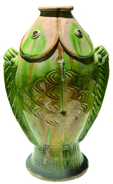     唐三彩双鱼榼 扬州市扫垢山出土  南京博物院藏 扬之水摄