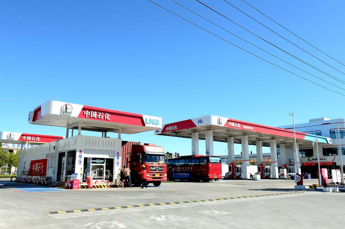 图为中国石化天津石油空港十四道综合加能站。
