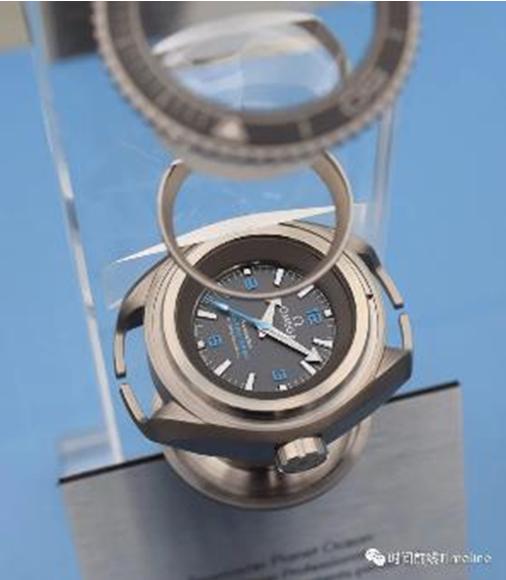  欧米茄Seamaster Ultra Deep Professional技术验证表，是海洋宇宙6000米的前身。