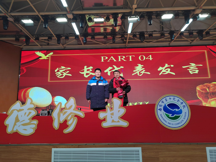 党的二十大代表、时代楷模张玉滚为师生送上高考祝福