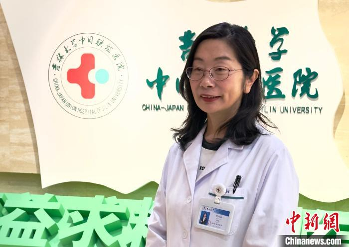 刘林林接受媒体采访.(资料图)郭佳 摄
