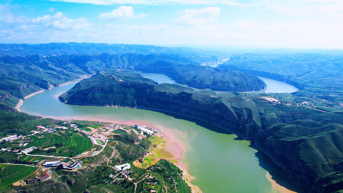 山西偏关老牛湾黄河畔青山秀美 (央广网记者 郎麒 摄)