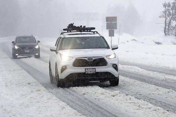 受风暴影响 美国西部9个州发布冬季警报