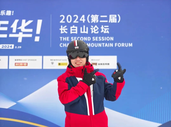 图：卢西诺ROSSIGNOL 特约滑手-付鹏