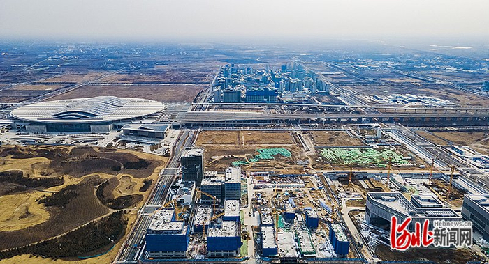 2月27日，无人机航拍位于雄安新区昝岗片区的中国铁建中心项目。河北日报记者 刘光昱摄
