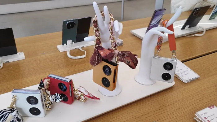 华为智能生活馆·北京华熙Live体验店中的Pocket 2产品展示 本报记者王婧涵摄