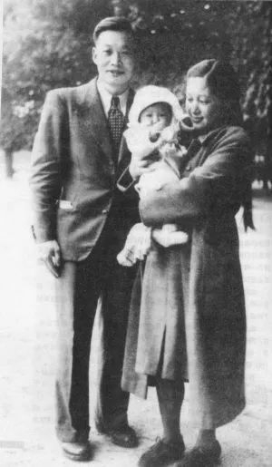 ▲新中国成立时期的何泽慧和钱三强 图片来源：中国科学院高能物理研究所