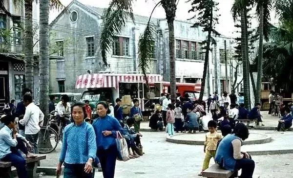 1980年深圳街头景观。