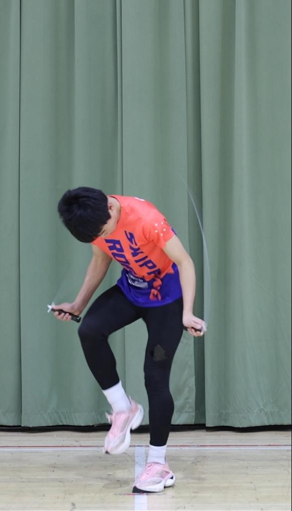 30秒单摇跳。  全国跳绳推广委员会供图