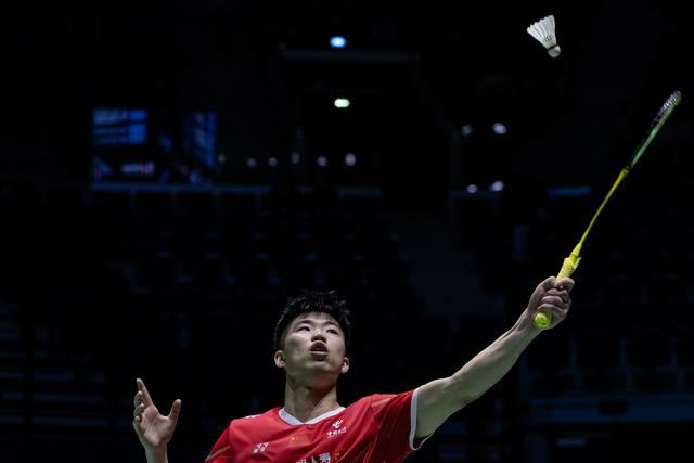 3月5日，翁泓阳在比赛中回球。新华社发（奥雷利安·莫里萨尔摄）