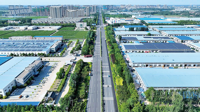     宁津县正阳路两侧厂房林立、环境优美。    （尤卫康供图）