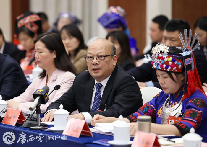 全国人大代表,上汽通用五菱汽车股份有限公司党委书记,副总经理姚佐平