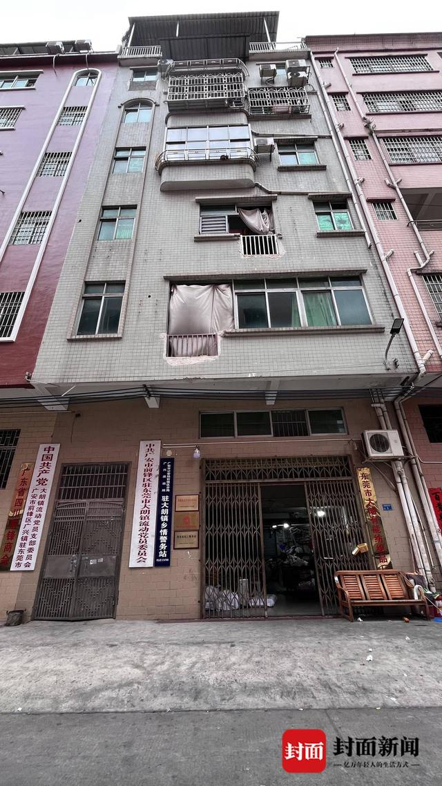 游中华在东莞的毛织厂楼 刘彦君摄