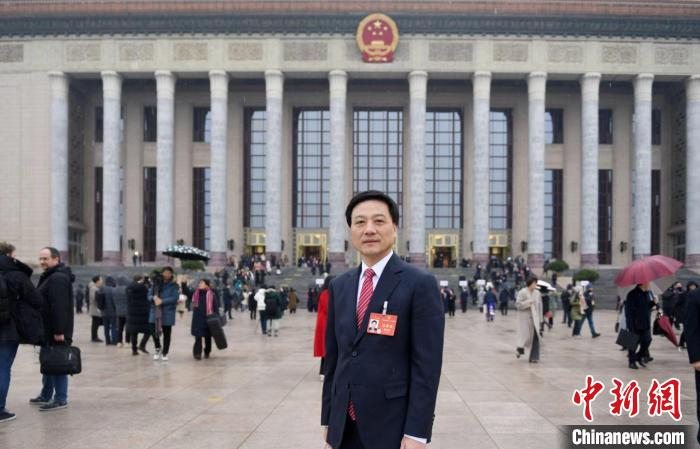 全国人大代表,浙江大学医学院附属第一医院党委书记梁廷波