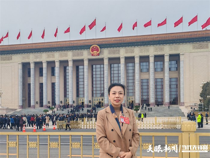 全国人大代表袁姝贵州日报天眼新闻记者田儒森 周旺泽设计 齐青杨编辑