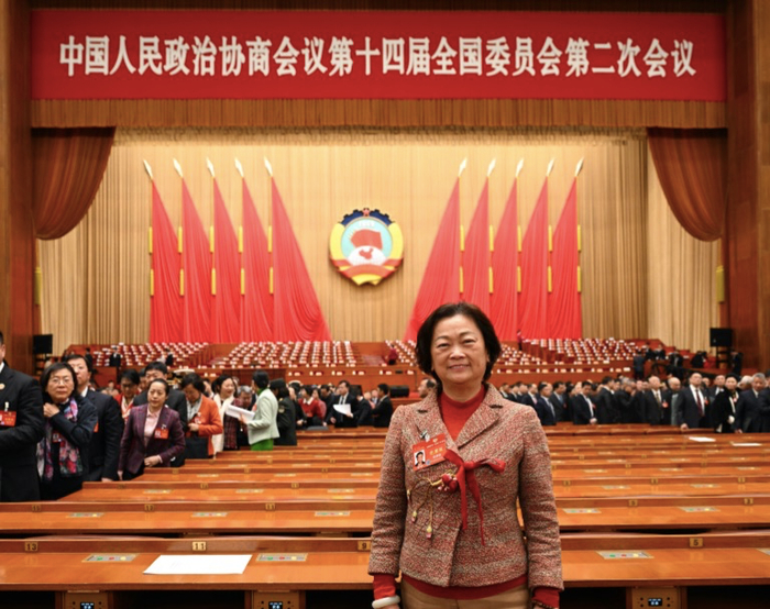 　　全国政协委员、香港汕头社团总会主席高佩璇