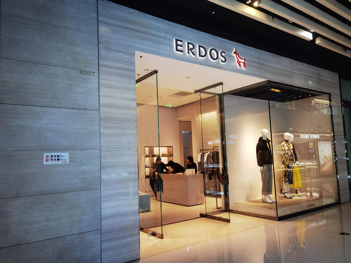 北京市某商场中的ERDOS实体门店
