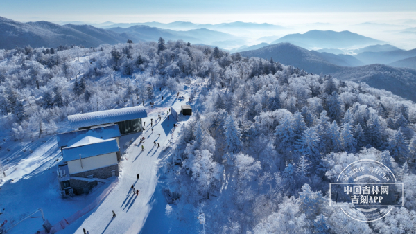 黄金粉雪带,是世界三大以粉雪为特色优势的滑雪胜地和冰雪旅游目的地