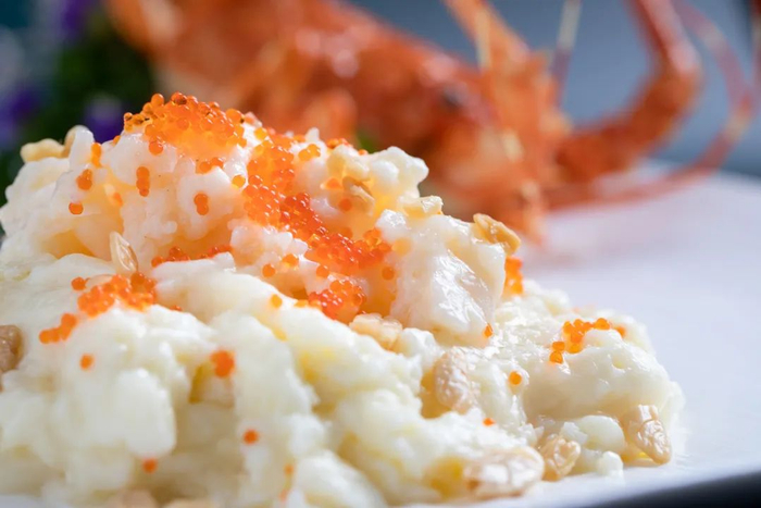 龙虾炒牛奶。梁文生/摄