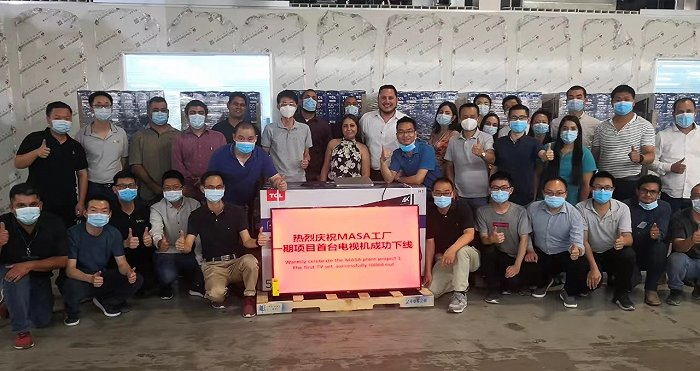 墨西哥MASA工厂团队庆祝新工厂首台产品下线 图源：TCL