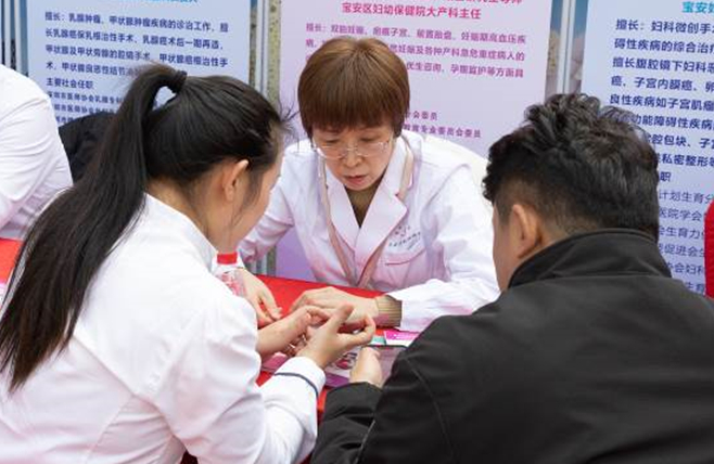 户外义诊，暖心服务零距离