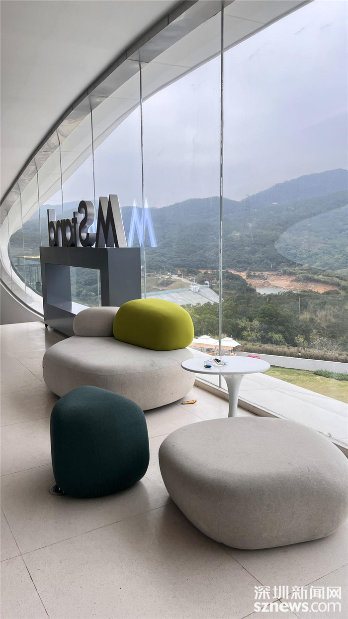 游客也可以找一个舒适的角落，静静地坐下，放空自己的思绪。杨杰龙 摄