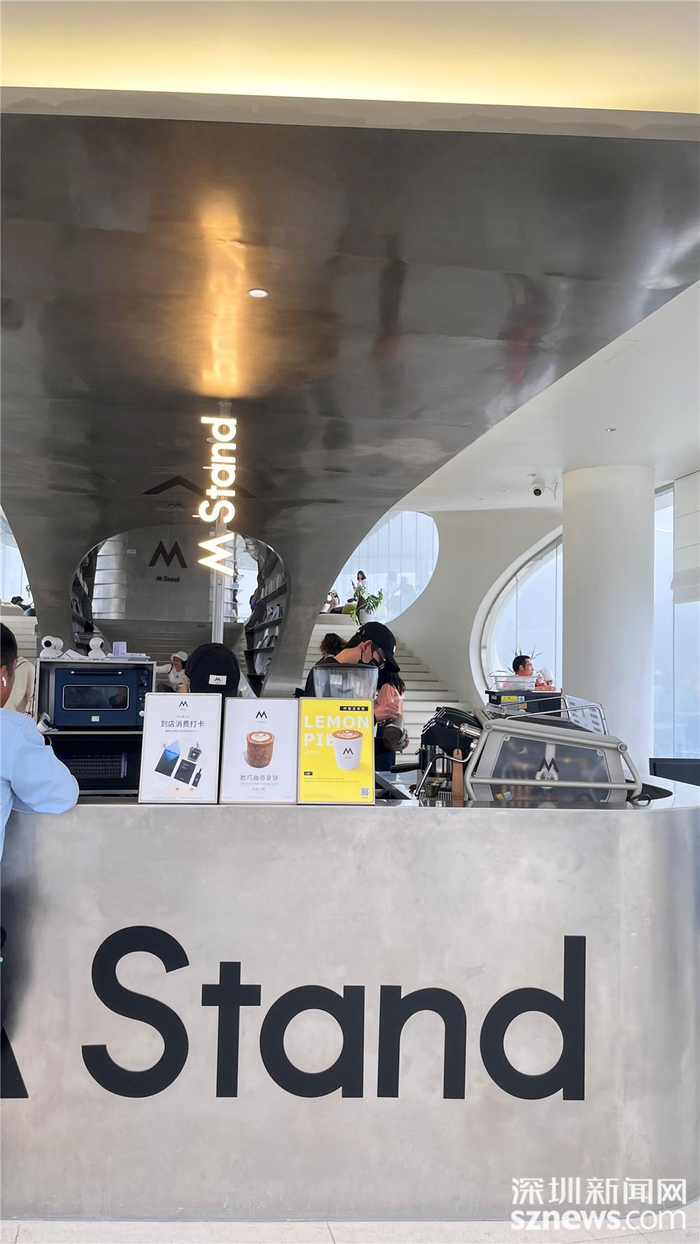 放空自己，专注于阅读。杨杰龙 摄